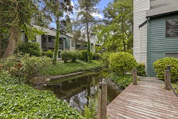 Exterior of the lakes apartments in bellevue, wa 98007
